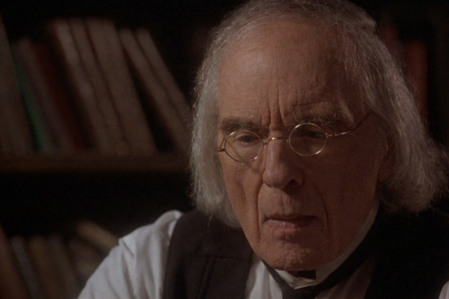 Portrait of an elderly man wearing round glasses